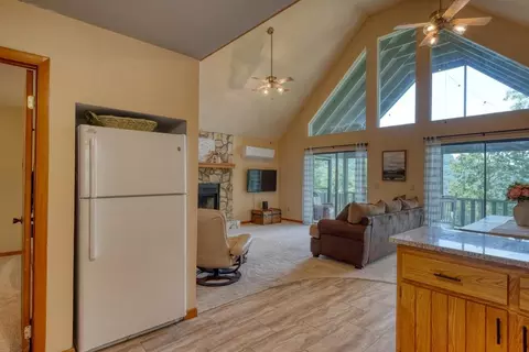 Kitchen - 66 Black Bear Trce, Murphy, NC 28906 photo 4 of 4