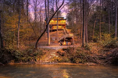 40 Graham Ct, Ellijay, GA 30540