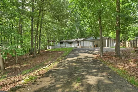 1076 Riverview Dr, Ellijay, GA 30540