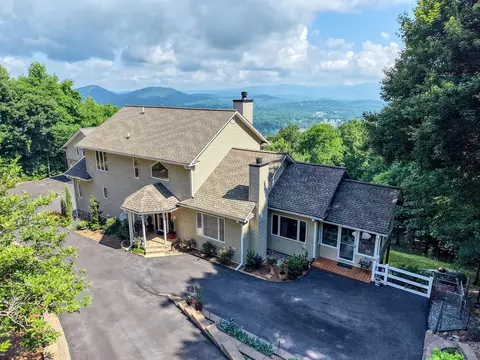 880 Locust Trl, Hiawassee, GA 30546