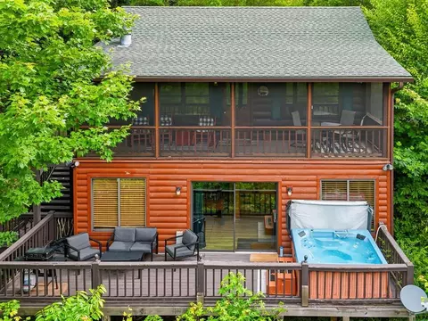216 Laurel Creek Rd, Blue Ridge, GA 30513