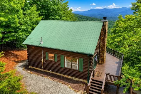 530 Amy Creek Cir, Ellijay, GA 30540
