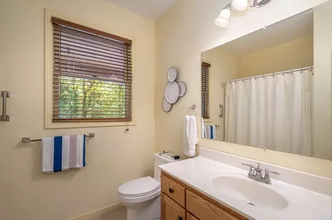 Bath - 801 Village Rd, Murphy, NC 28906 photo 2 of 7