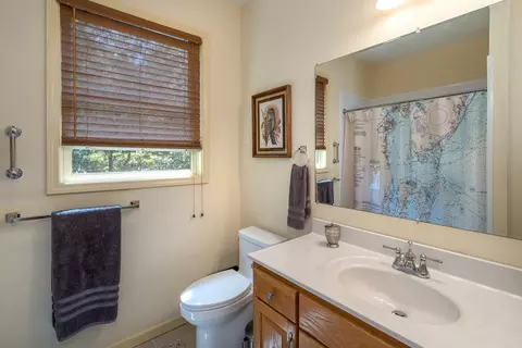 Bath - 801 Village Rd, Murphy, NC 28906 photo 6 of 7