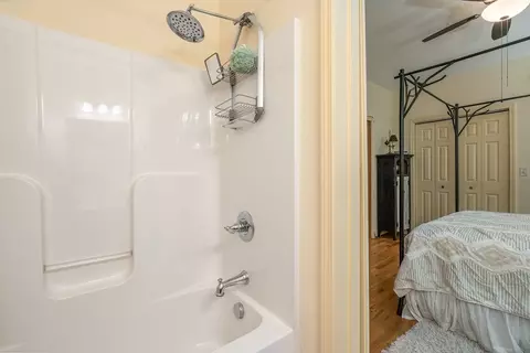 Bath - 801 Village Rd, Murphy, NC 28906 photo 5 of 7