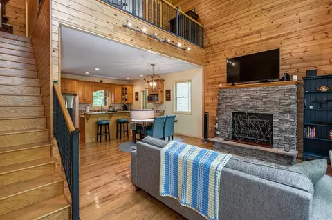 Living - 801 Village Rd, Murphy, NC 28906 photo 2 of 3