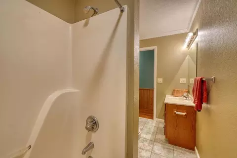 Bath - 874 Deer Hill Rd, Murphy, NC 28906 photo 3 of 4