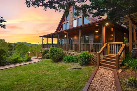 48 Lookout Dr, Blue Ridge, GA 30513