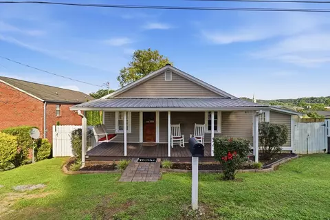206 Kell St, Ellijay, GA 30540