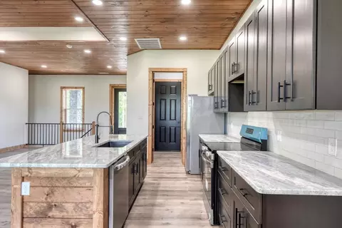 Kitchen - 116 Short Oak Run, Murphy, NC 28906 photo 3 of 6