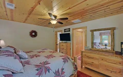 Bedroom - 68 Strutters Trl, Murphy, NC 28906 photo 6 of 8