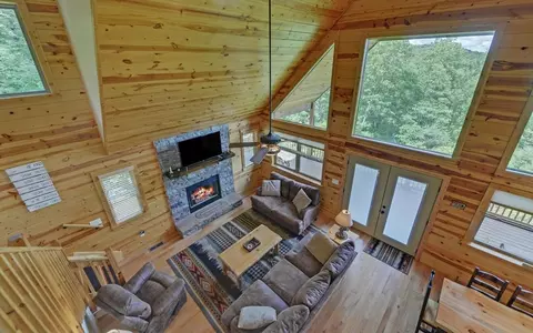 Living - 68 Strutters Trl, Murphy, NC 28906 photo 1 of 4