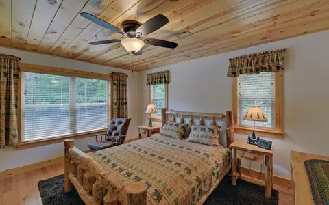 Bedroom - 68 Strutters Trl, Murphy, NC 28906 photo 4 of 8