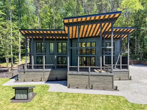 500 Williamstown Rd S, Mineral Bluff, GA 30559
