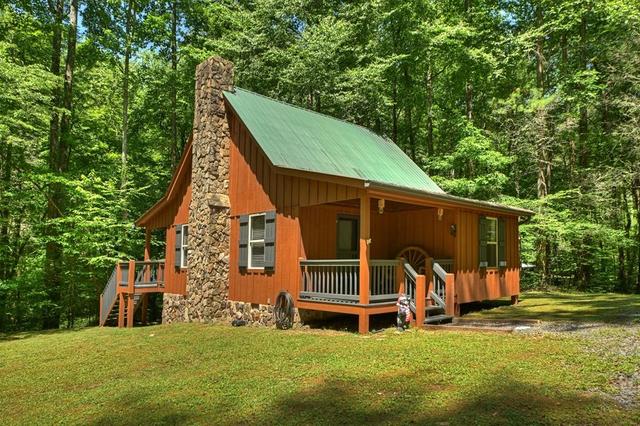 373 Barnes Creek Dr, Ellijay, GA 30540