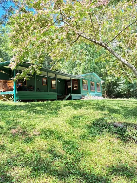 521 Sunnyside Rd, Hiawassee, GA 30546