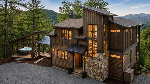 128 Amy Creek Cir, Ellijay, GA 30540
