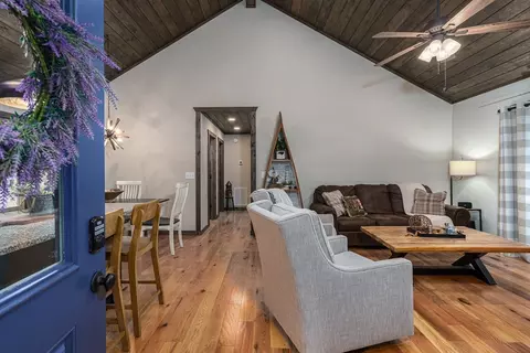 Entry Way - 1095 Lonesome Pine Rd, Murphy, NC 28906 photo 1 of 2