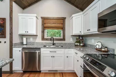 Kitchen - 1095 Lonesome Pine Rd, Murphy, NC 28906 photo 2 of 4