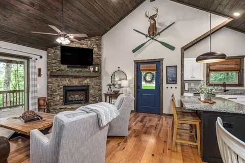 Living - 1095 Lonesome Pine Rd, Murphy, NC 28906 photo 3 of 4