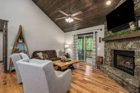 Living - 1095 Lonesome Pine Rd, Murphy, NC 28906 photo 1 of 4