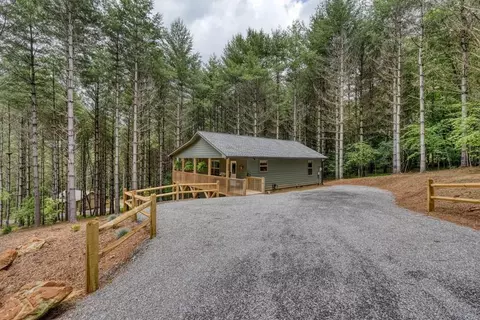 124 Lakeside Estates Dr, Hayesville, NC 28904