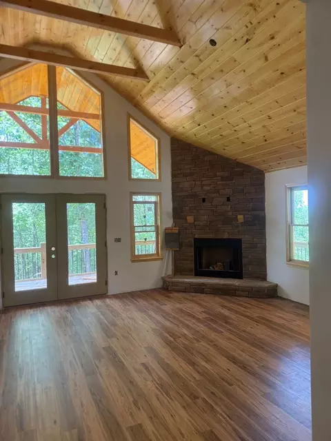 Living - 271 Cloud Les Ln, Murphy, NC 28906 photo 4 of 5