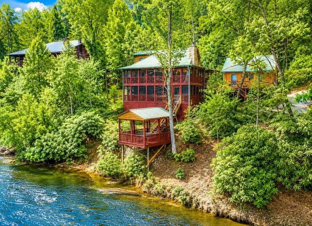 120 N Riverview Ln, Ellijay, GA 30536