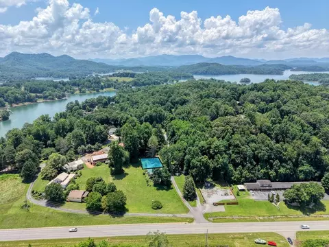55 Chatuge Village Dr, Hayesville, NC 28904