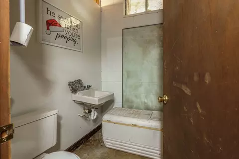 Bath - 860 Holly Rd, Murphy, NC 28906 photo 5 of 5