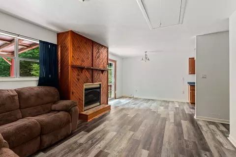 Living - 60 Fleming St, Murphy, NC 28906 photo 6 of 9