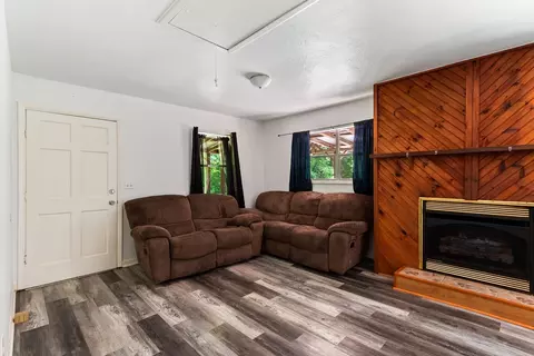 Living - 60 Fleming St, Murphy, NC 28906 photo 4 of 9