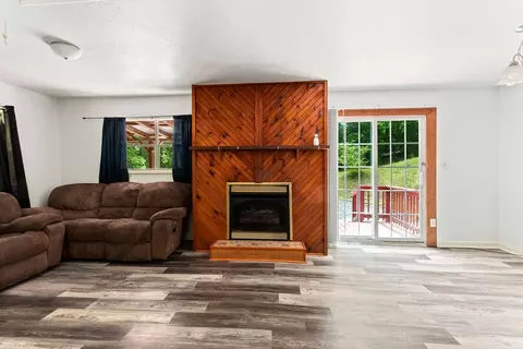 Living - 60 Fleming St, Murphy, NC 28906 photo 3 of 9