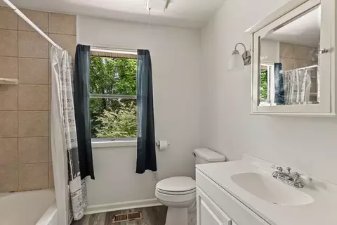 Bath - 60 Fleming St, Murphy, NC 28906 photo 2 of 6