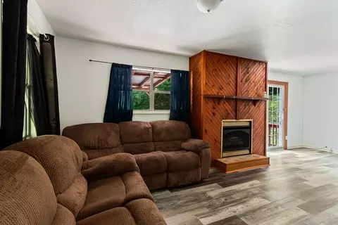 Living - 60 Fleming St, Murphy, NC 28906 photo 5 of 9