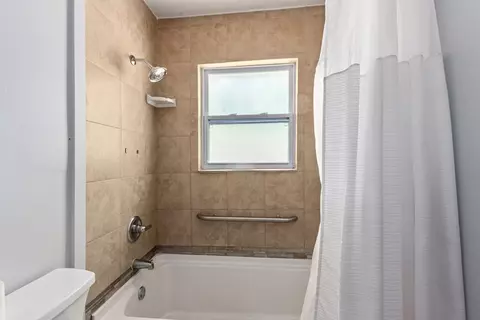 Bath - 60 Fleming St, Murphy, NC 28906 photo 6 of 6