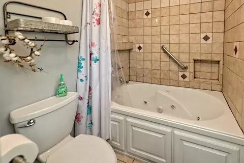 Bath - 55 Rolling Oaks Rd, Murphy, NC 28906 photo 2 of 6