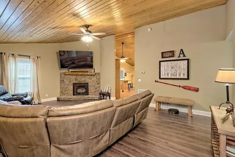 Living - 55 Rolling Oaks Rd, Murphy, NC 28906 photo 4 of 4