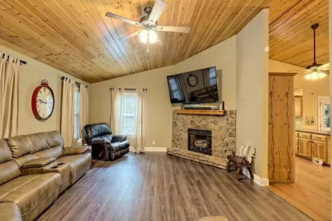 Living - 55 Rolling Oaks Rd, Murphy, NC 28906 photo 2 of 4