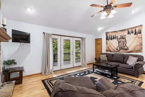 Living - 117 Carson Ln, Murphy, NC 28906 photo 3 of 12