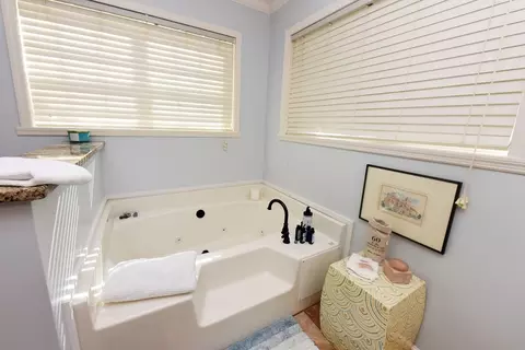 Bath - 465 Driver Ave, Murphy, NC 28906 photo 3 of 5