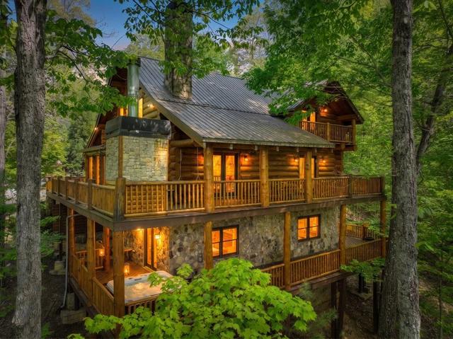 536 Lakeview Rd, Blue Ridge, GA 30513