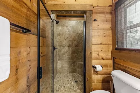 Bath - 300 Cloudland Trce, Epworth, GA 30541 photo 3 of 4