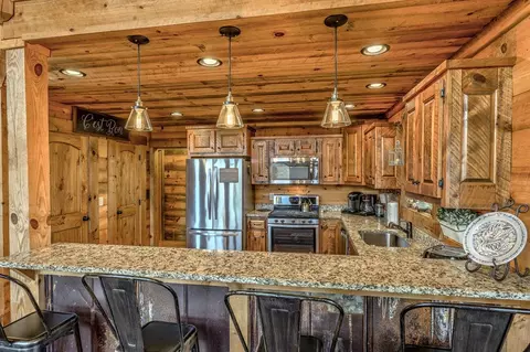 Kitchen - 300 Cloudland Trce, Epworth, GA 30541 photo 4 of 4
