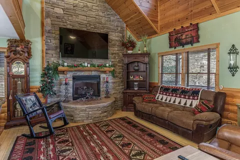 Living - 126 River Top Vw, Murphy, NC 28906 photo 1 of 5