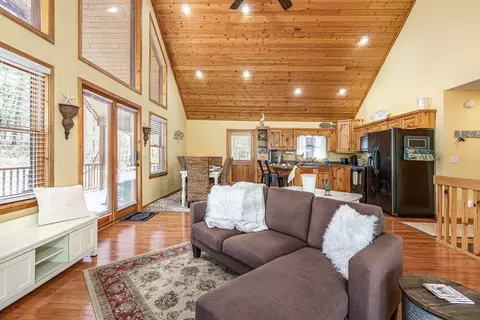 Living - 198 Dew Drop Ln, Murphy, NC 28906 photo 2 of 6