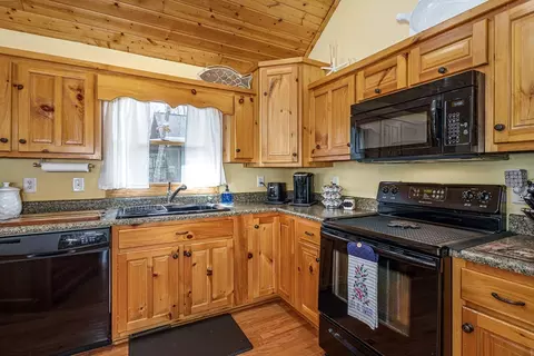 Kitchen - 198 Dew Drop Ln, Murphy, NC 28906 photo 2 of 4