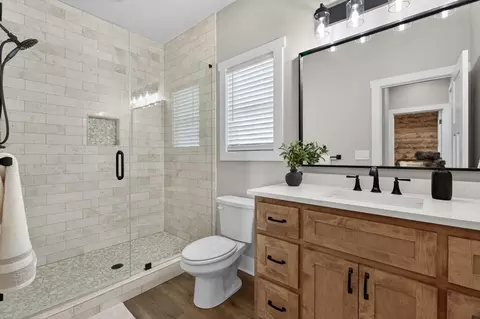Bath - 720 Split Creek Rd, Morganton, GA 30560 photo 4 of 5