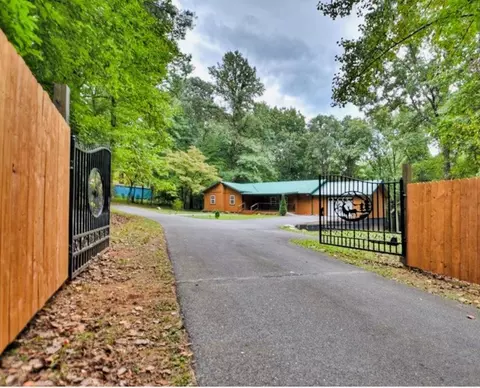 1843 Old Mobile Rd, Mccaysville, GA 30555