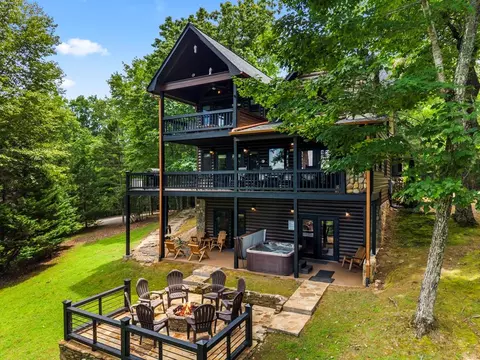 353 Robinson Thomas Rd, Morganton, GA 30560